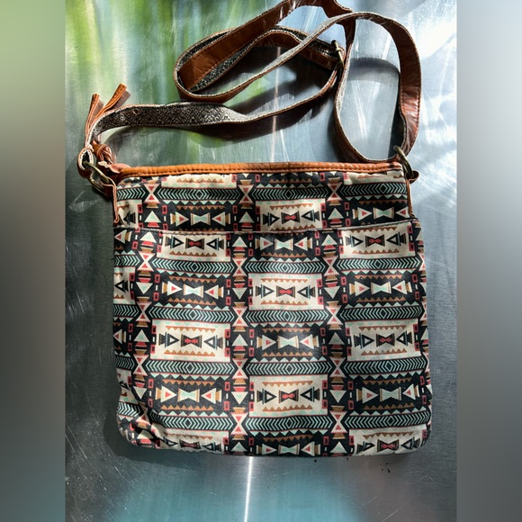 Aztec geometric, small saddle, Crossbody bag faux leather - Picture 10 of 12